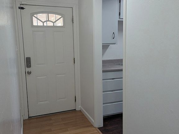4th image of 613 S Murdock Ave