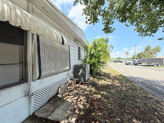 4th image of 5310 SW 22nd Avenue