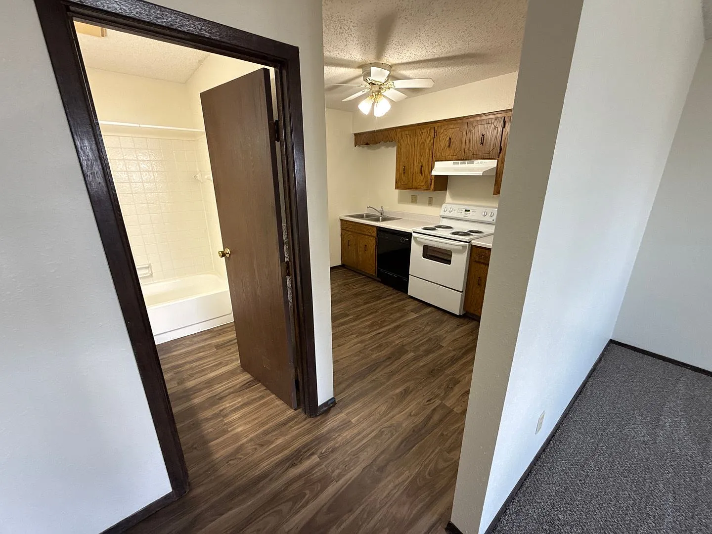 Melony Ann Apartments — Photo 2