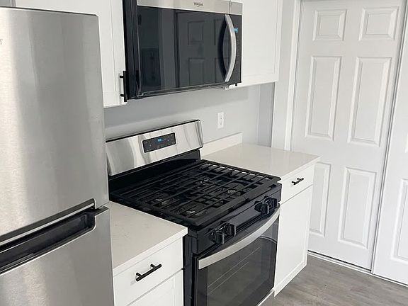 5th image of 860 Sandwich Rd #12