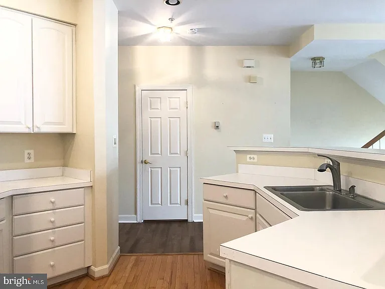 556 Longhorn Cres — Photo 4
