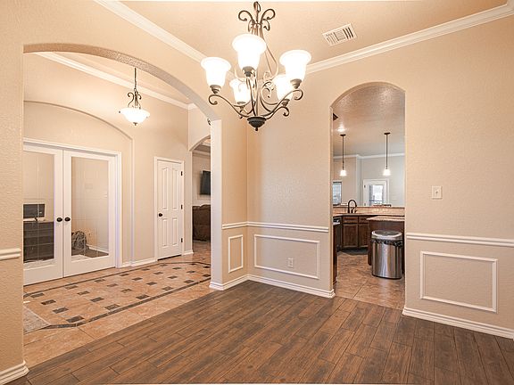 Entry/dining room/Office entry