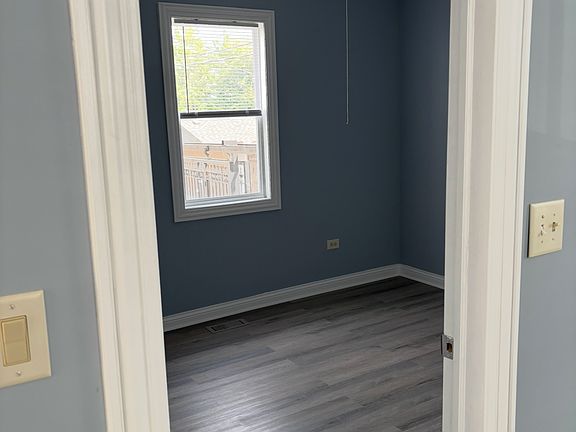 5th image of 4829 S Wood St #R