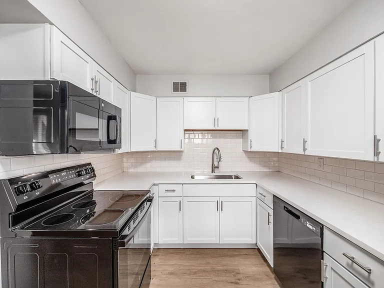 593 Riverview Dr #F — Photo 11