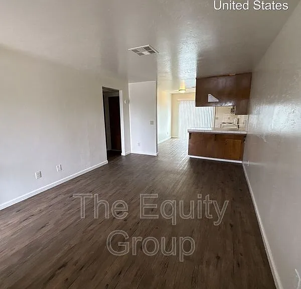 5136 W Cambridge Ave — Photo 2