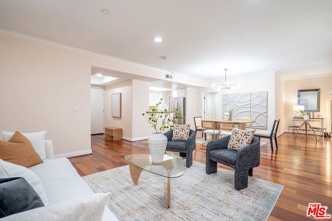 3 bed, 3.0 bath, 1730 sqft, $3,700 — Photo 3