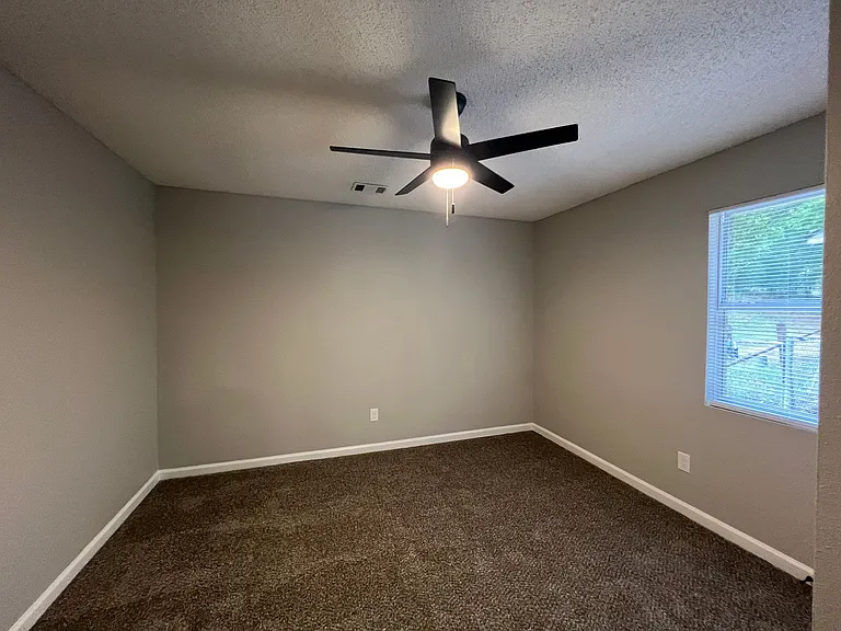 56 W Rollins Rd — Photo 11