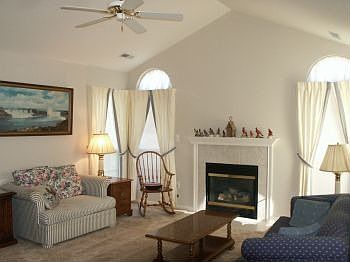 2nd image of 3642 Colonial Dr