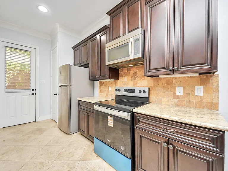 11045 Upland Forest Dr — Photo 9