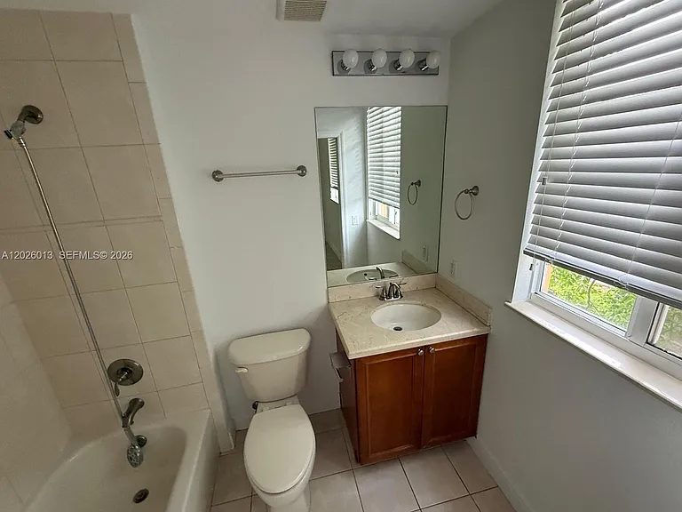 107 Mendoza Ave #201 — Photo 24