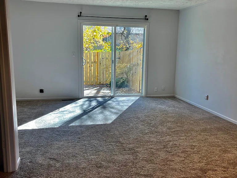 5044 Southwood Cir — Photo 10