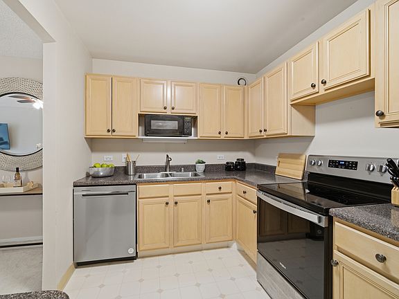 5th image of 70 W Huron St APT 607
