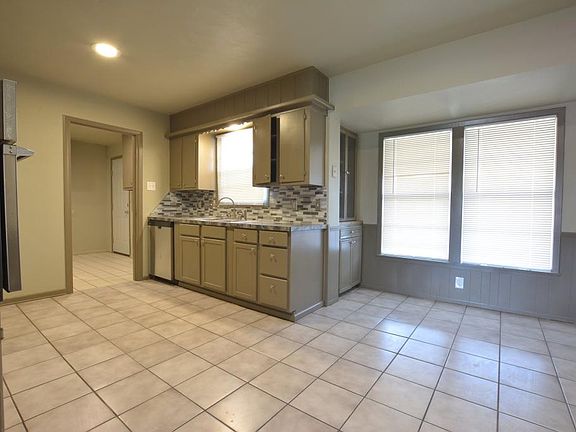 5th image of 4940 7th St