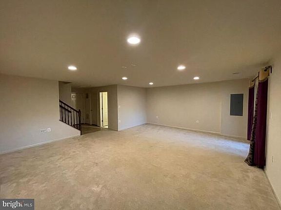 4th image of 42561 Mantua Sq