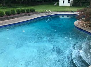 21 Valley View Dr, Flemington, NJ 08822