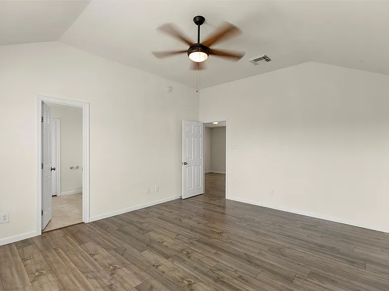 14106 Kinsbourne Ln — Photo 13