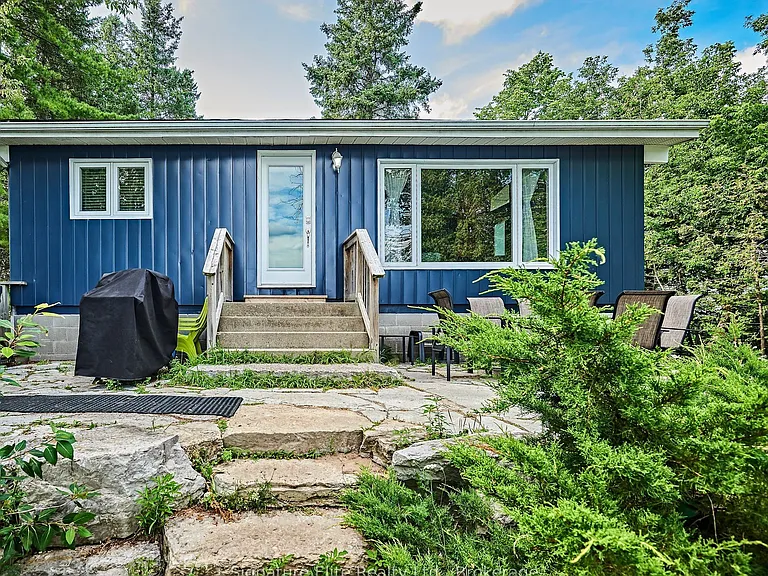 155 Wychwood Cres — Photo 4