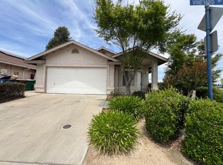 995 Vineyard Way, Kingsburg, CA 93631