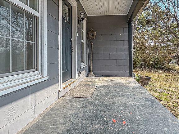 4th image of 721 W Rogers Ave
