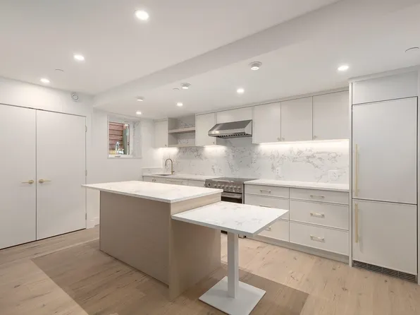 460 E 17th Ave, Vancouver, BC V5V 1A6