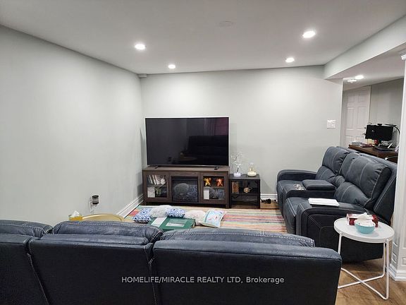 5th image of 2385 Hargood Pl