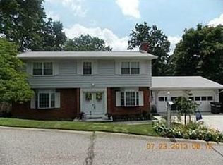 1808 Rolling Hills Rd, Charleston, WV 25314