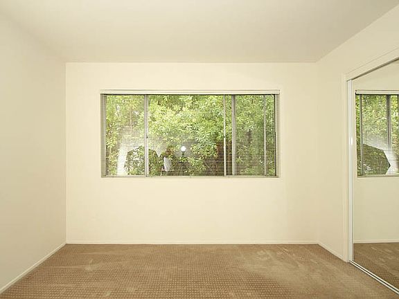 4th image of 244 Hawthorne Ave