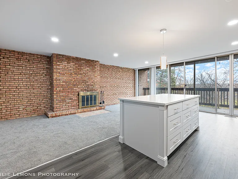 5600 Hillcrest Ln #2M — Photo 6