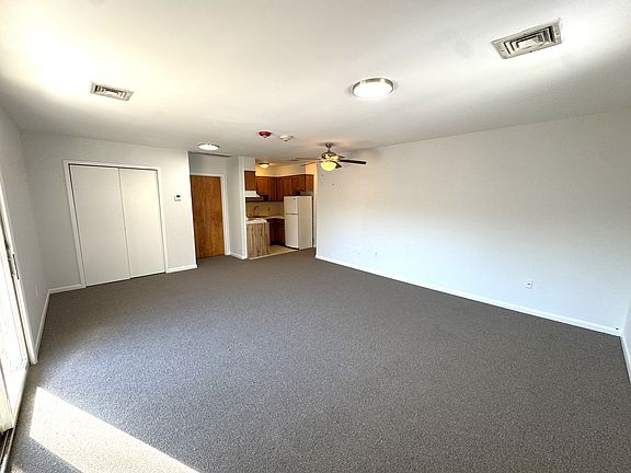 3rd image of 556 W Jericho Tpke