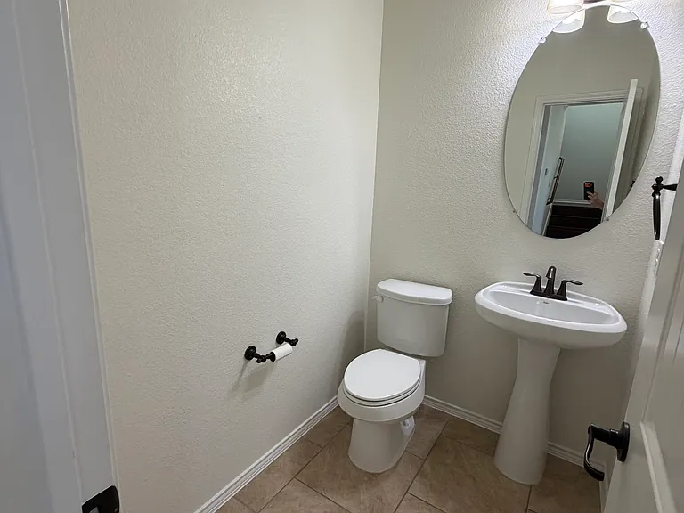 11808 Kurth Dr — Photo 9