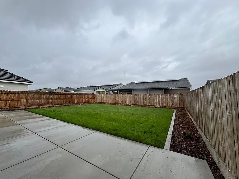997 W Pioneer Dr — Photo 34