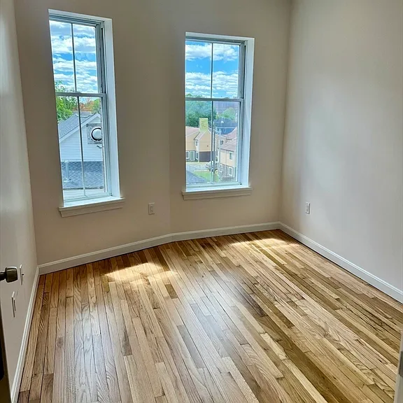 257 Pleasant St #8 — Photo 8
