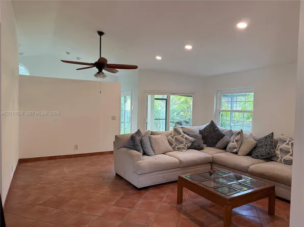 1407 Seagrape Cir, Fort Lauderdale, FL 33326