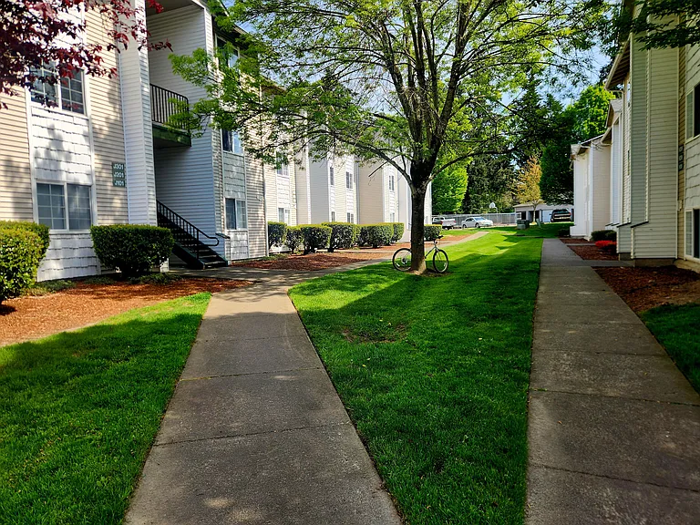 Glenbrooke Apartments — Photo 3