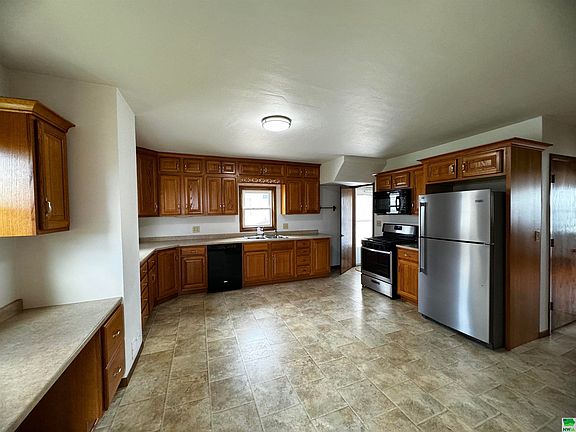 4th image of 27 Vista Dr