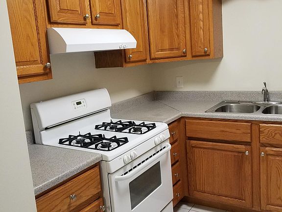 5th image of 600 W 65th St APT 1