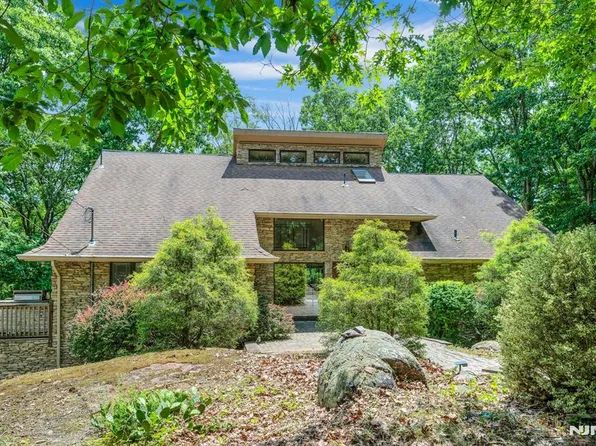 737 Ridge Rd, Kinnelon, NJ 07405