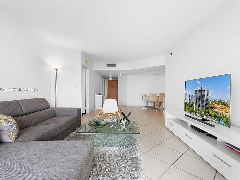 3598 Yacht Club Dr #601 — Photo 2