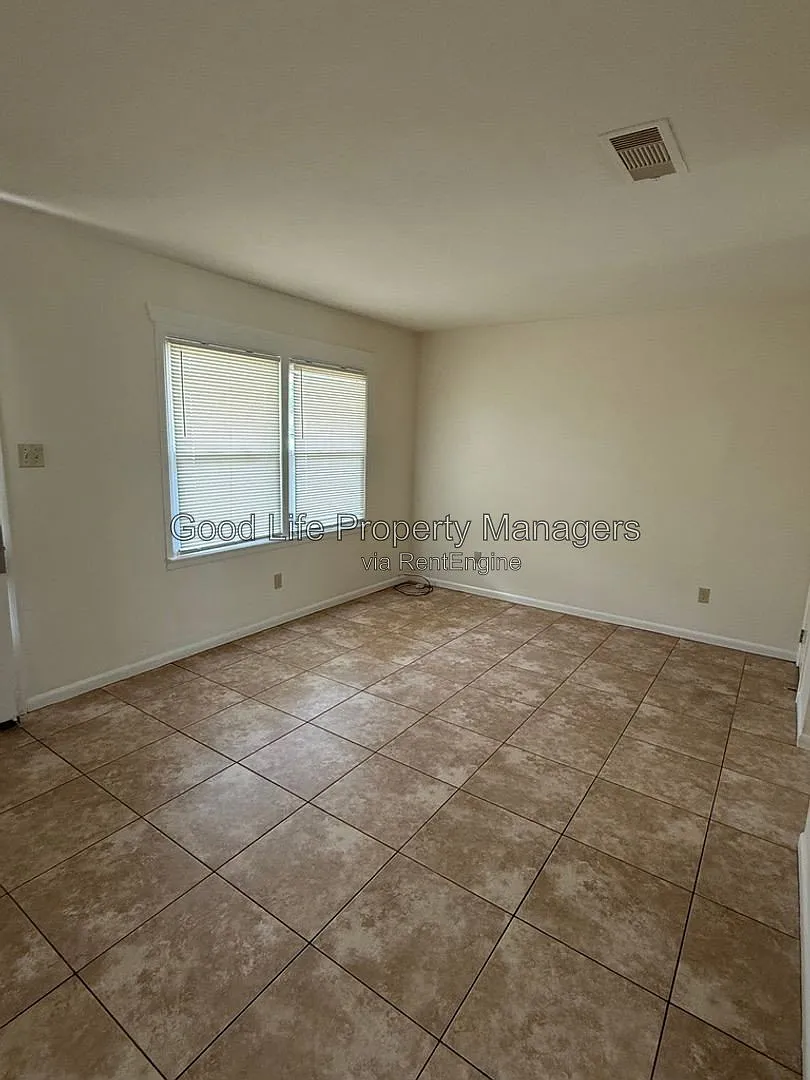 2 bed, 1.0 bath, 850 sqft, $1,325 — Photo 3