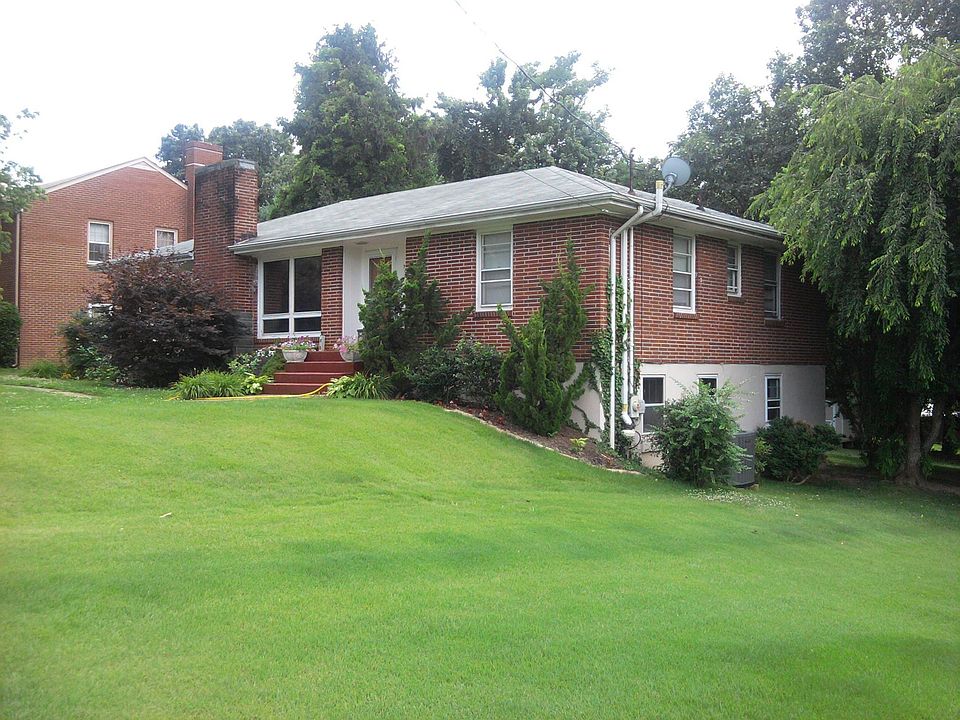 1st image of 903 Tolleys Ln