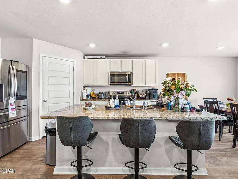 247 Ryder Ln — Photo 4