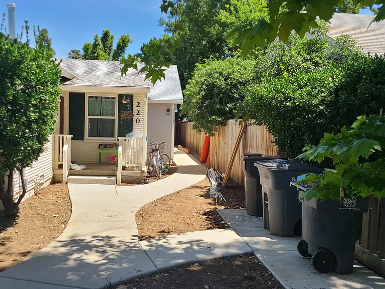 218 I st is behind 220 I street