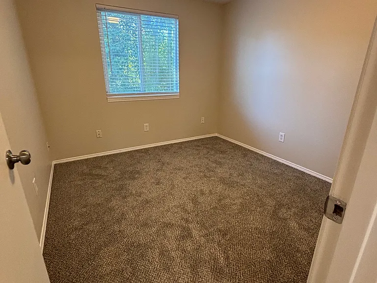 57 SW 206th Ave — Photo 16