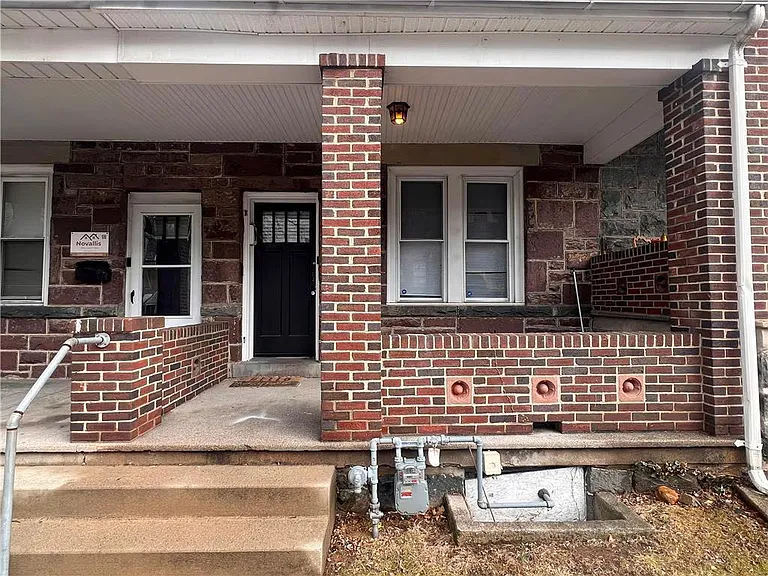 437 Montclair Ave — Photo 2