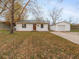 303 Oak St, Waverly, IA 50677