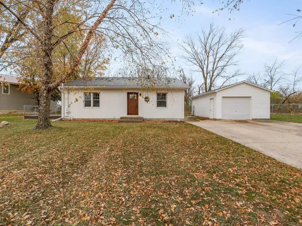 303 Oak St, Waverly, IA 50677