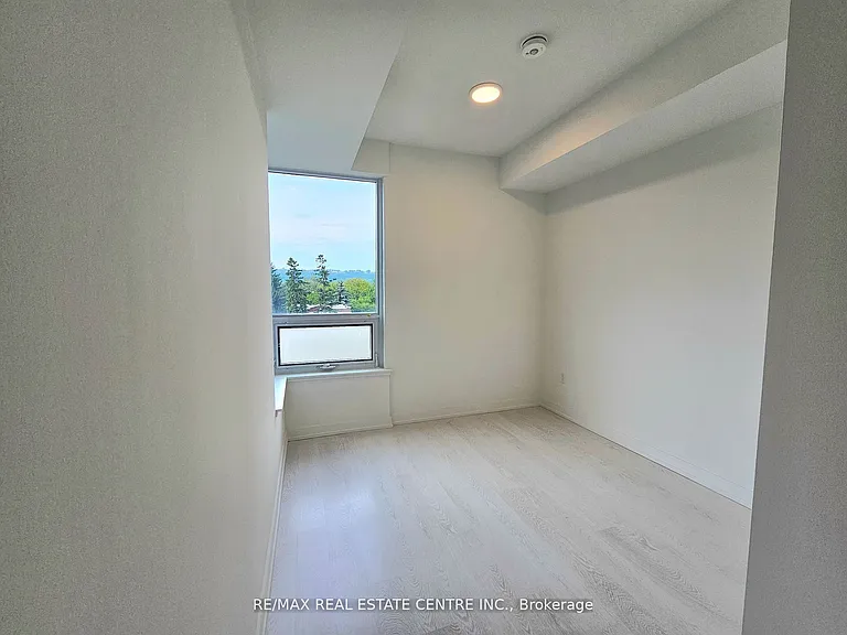415 Main St W #401 — Photo 9