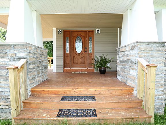 3rd image of 498 Crescent Ave