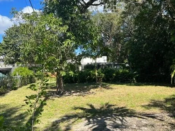 821 NE 120th St, Biscayne Park, FL 33161