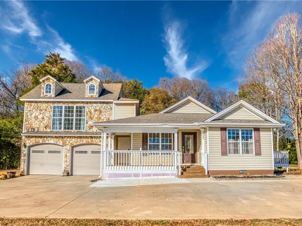 1355 Harbor Light Marina Rd, Lavonia, GA 30553
